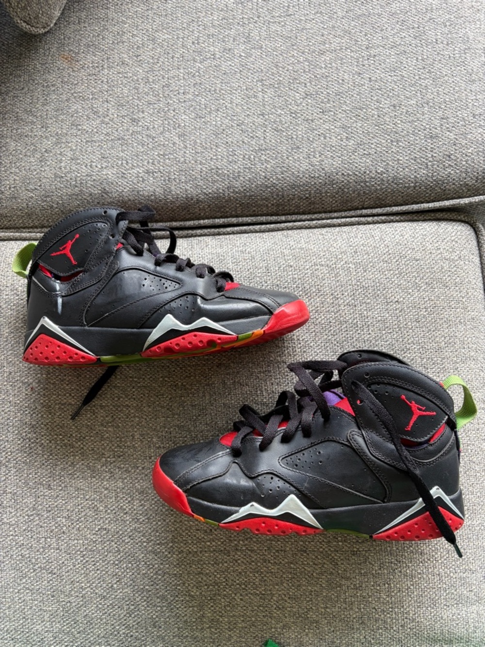Jordan Retro High-Top Sneakers - Black/Red/Green